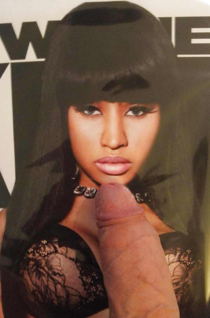 Nicky Minaj exposed her breasts
