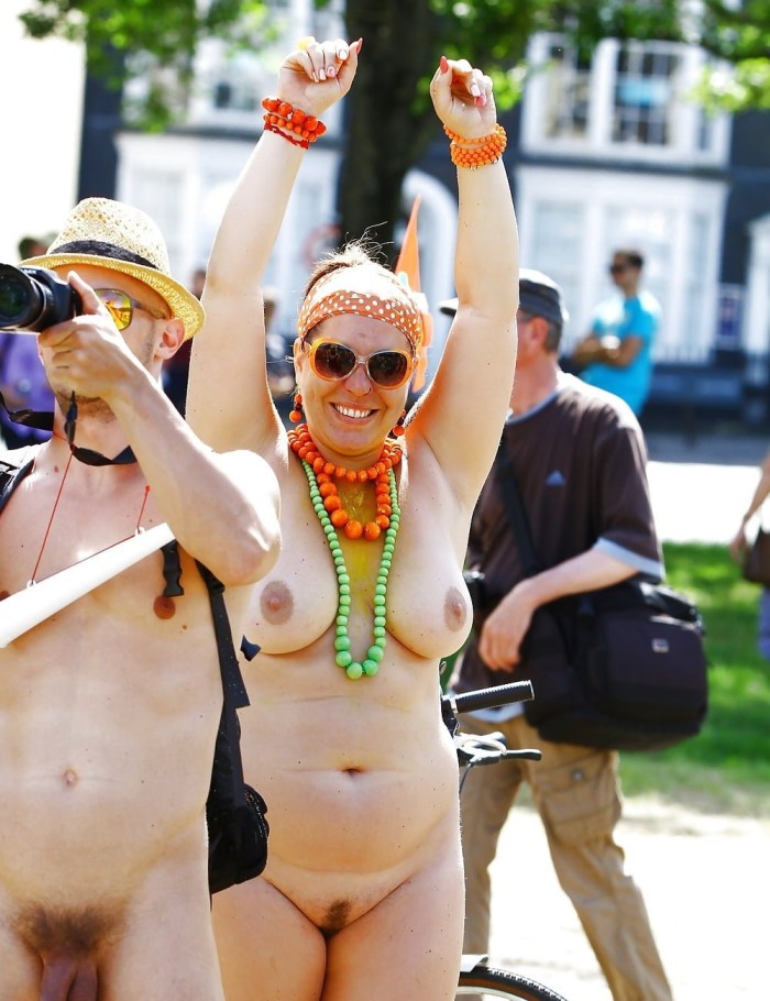 Many beautiful naked asses