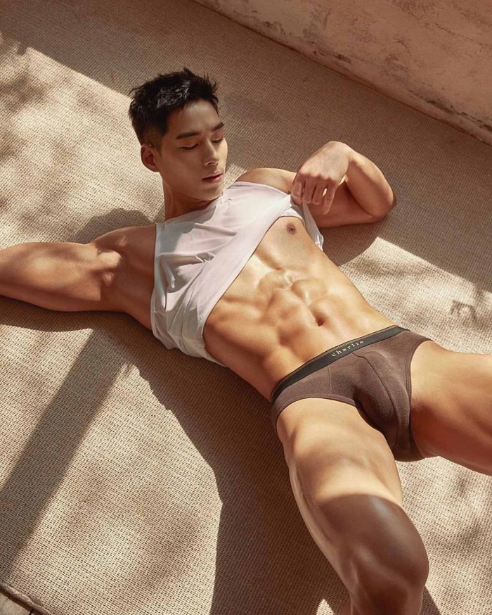 Korean Man Aavec