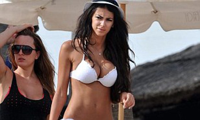 Georgia Salpa on the beach