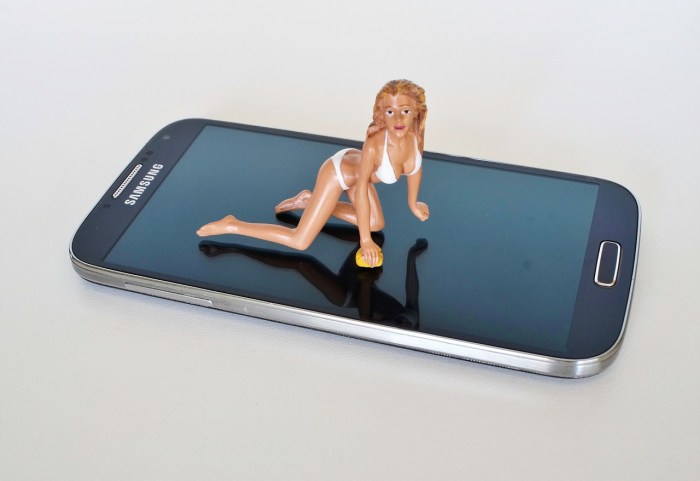 Girl with the phone surprise