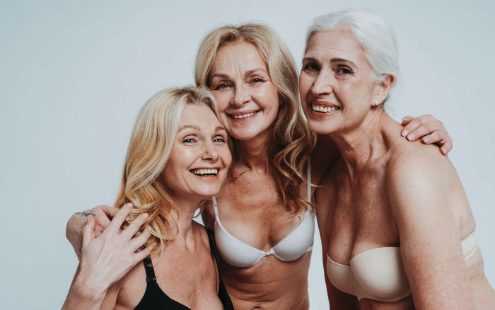 Adult women group naked 5o+