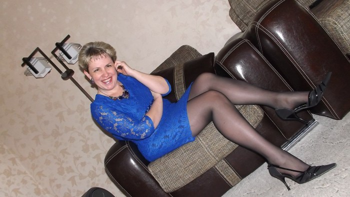 Mature in black tights