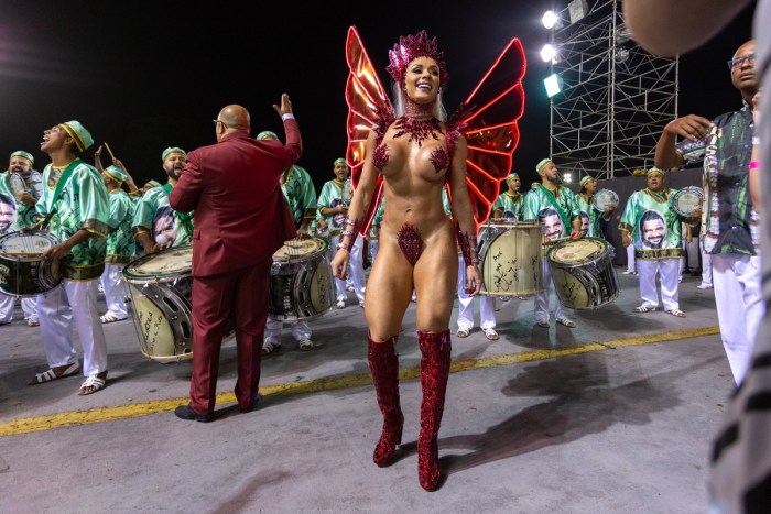 Mulatto dancing