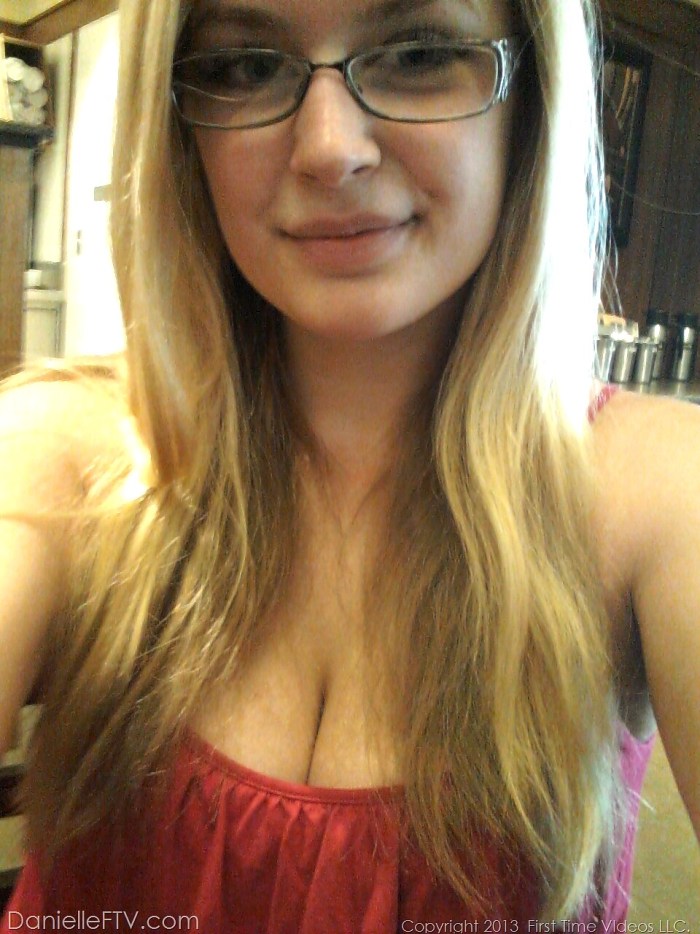 Girl shows five selfies