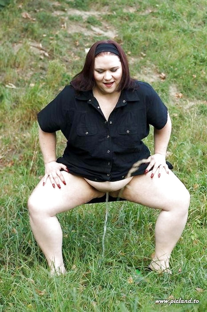 Naked fat women pissing