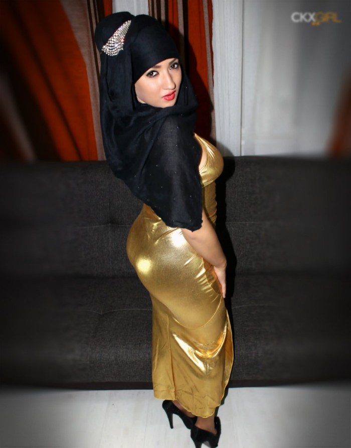 Sandra Arabian in hijab