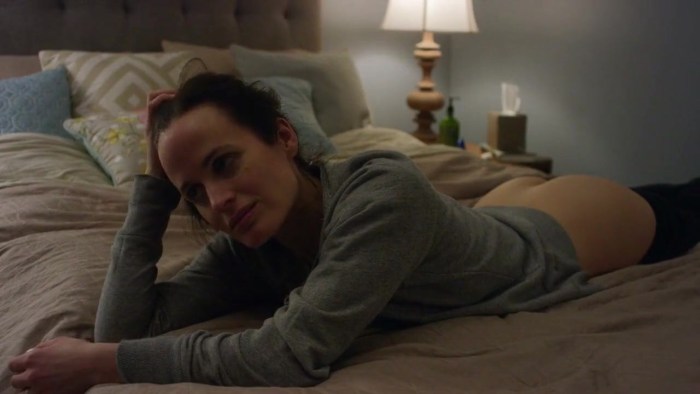 Elizabeth Reaser - Easy S01e01