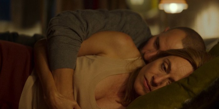 Anna Camp lesbian kiss
