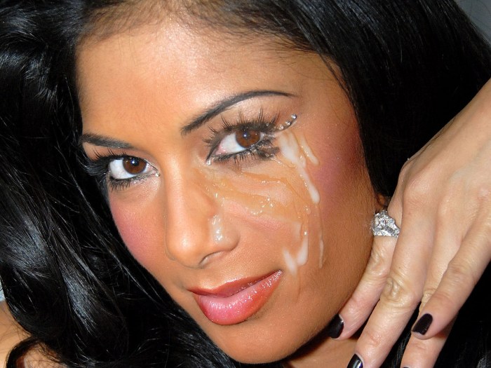 Nicole Sherzinger is naked