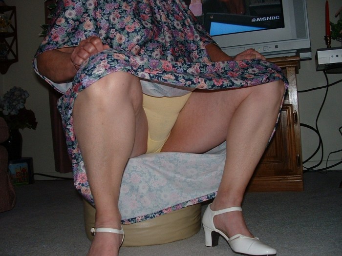 Mature Upskirt Panties Outdoor Private