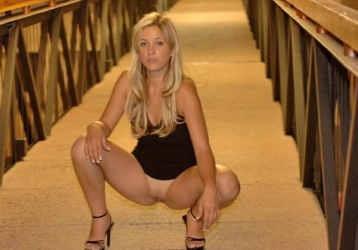 Girls without panties under the dress