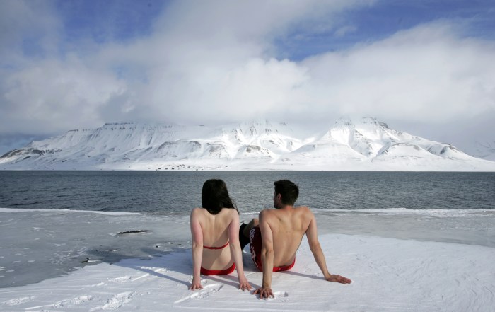 Sunbathe in the snow