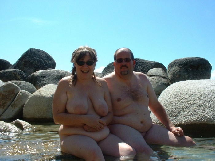 Naked thick pairs on the beach