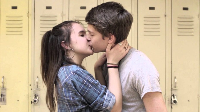 Kiss of schoolchildren