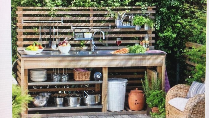 Summer sink for dishes in the country