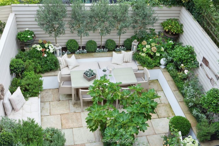 Tichmarsh Alan "Little Garden"
