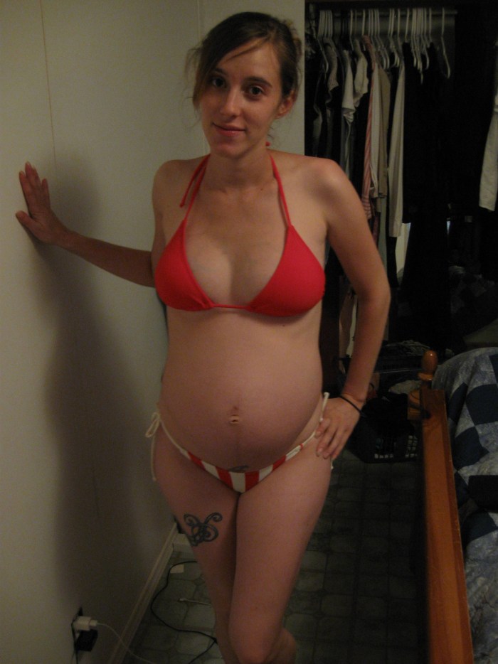 Naked pregnant amateur