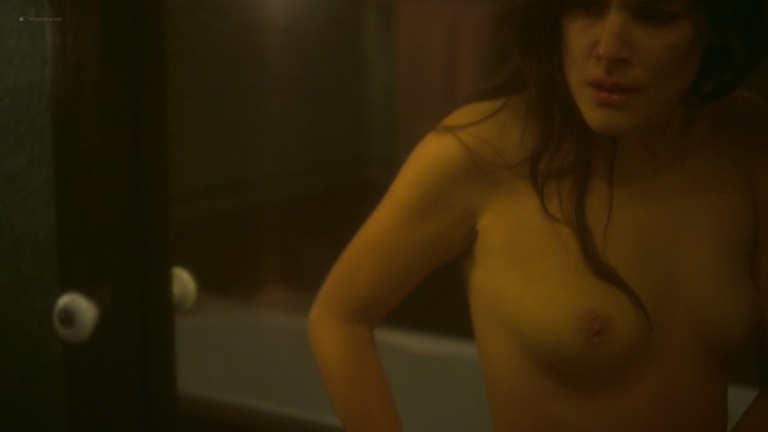 Roxane Mesquida in Senentuntschi Gifs