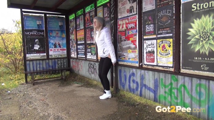 Pissing women in tights