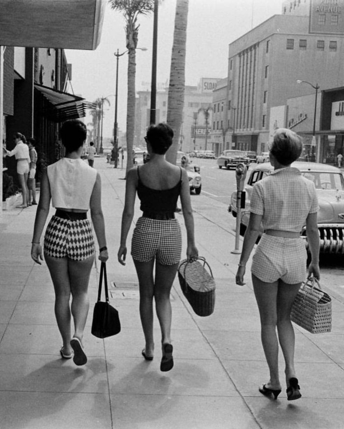 A lot of naked women retro