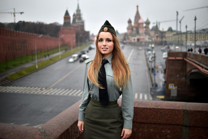 Julia Kharlamova paratrooper