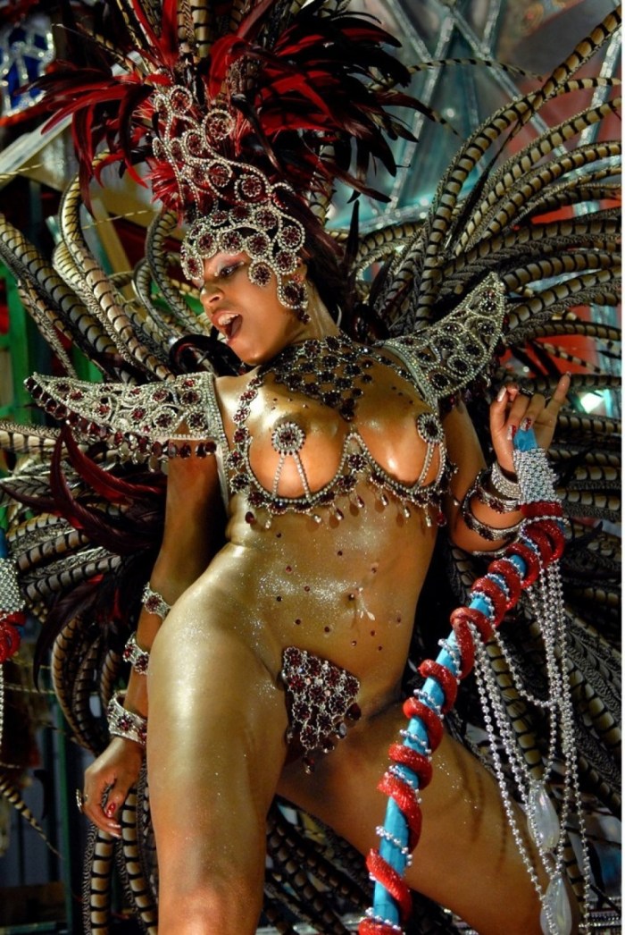 NAKED Vivian Castro. Carnival