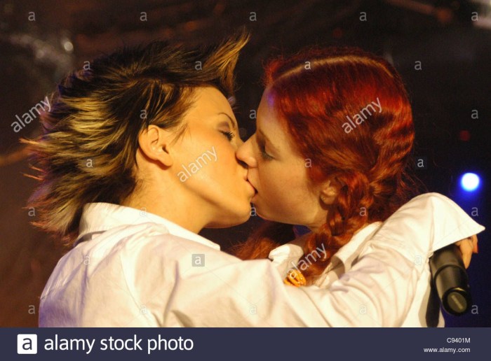 Elena Katina and Julia Volkova Kiss
