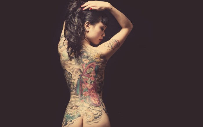 Tattooed girls Wallpaper