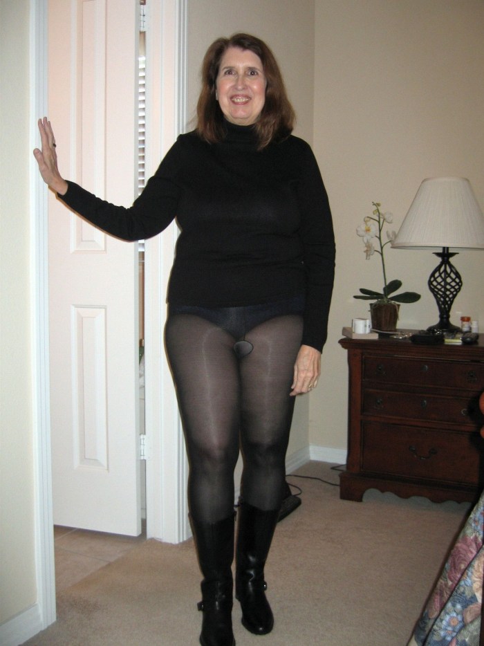 Fat thighs in pantyhose