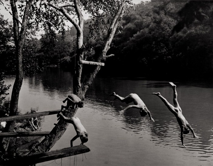 Erotic photo shoot on the river bank