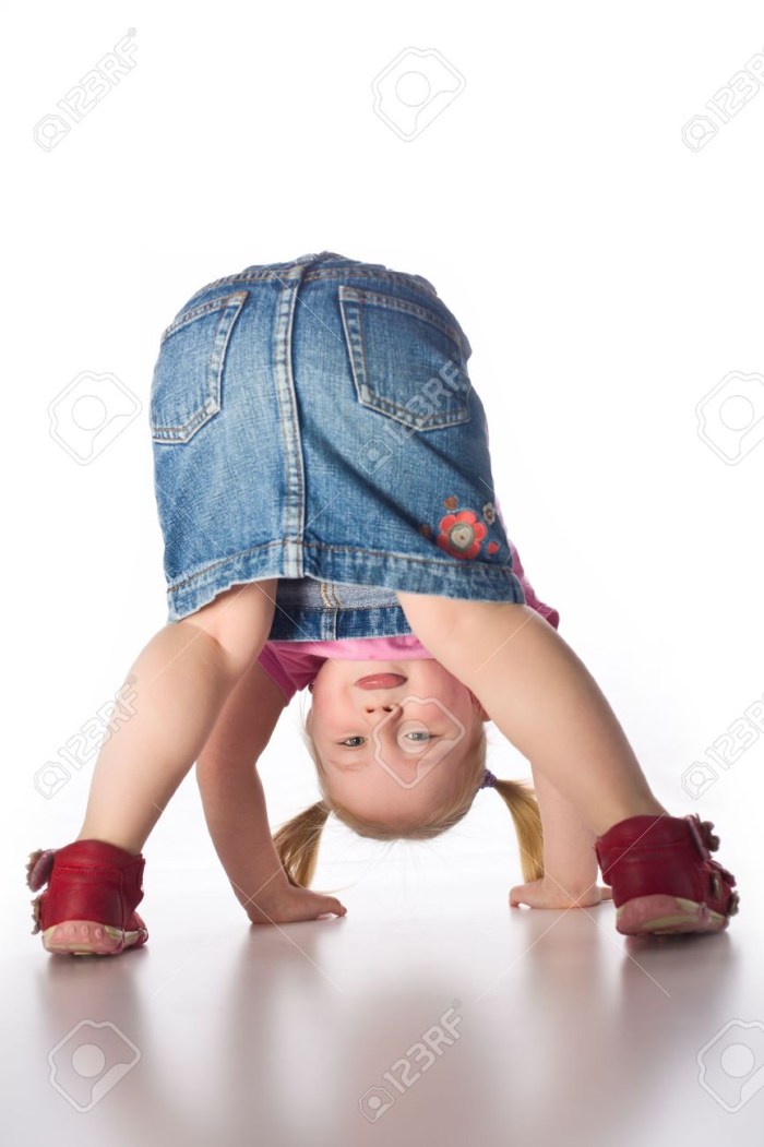 Pink in pink leggings kid