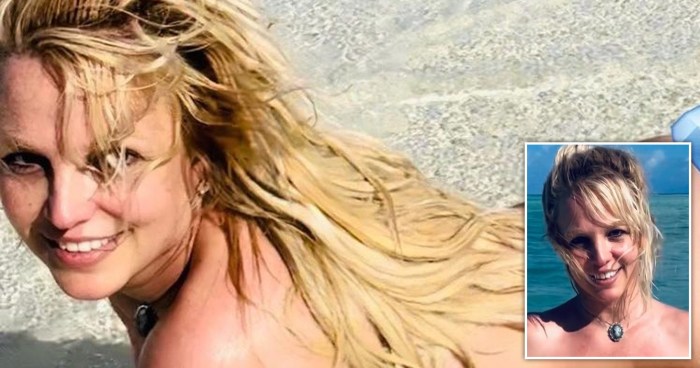 Britney Spears on the beach 2022