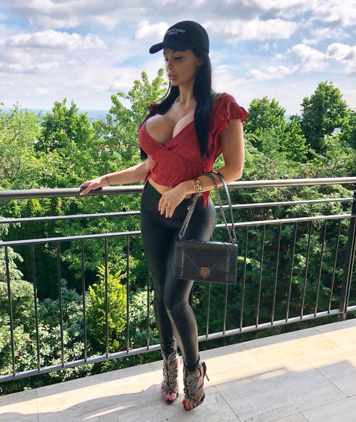 Aletta Ocean Alettaoceanofficial1/