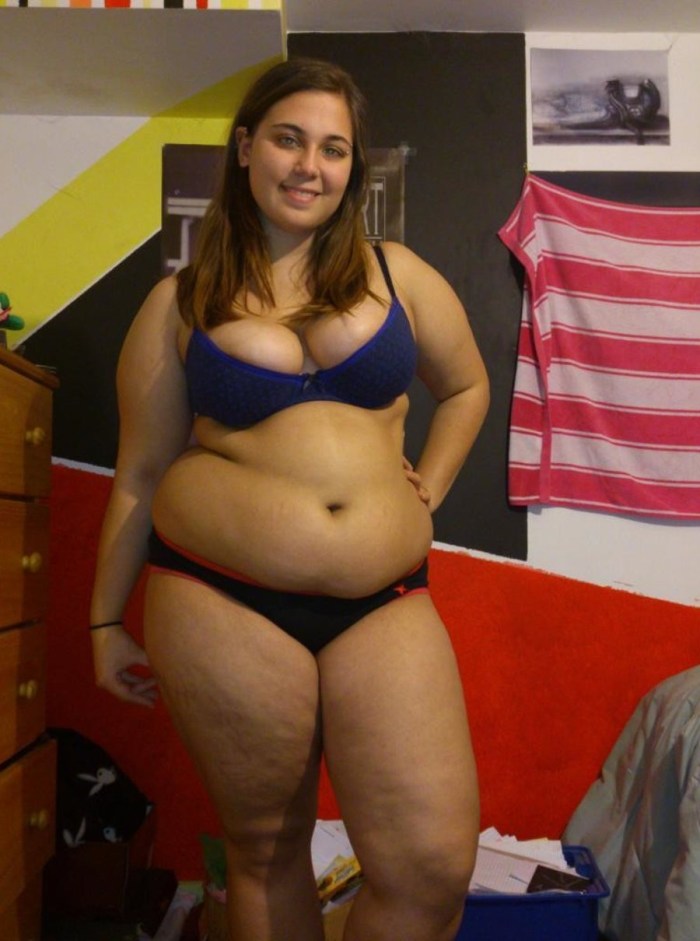 Plus Saiz Nicole Simon in stockings