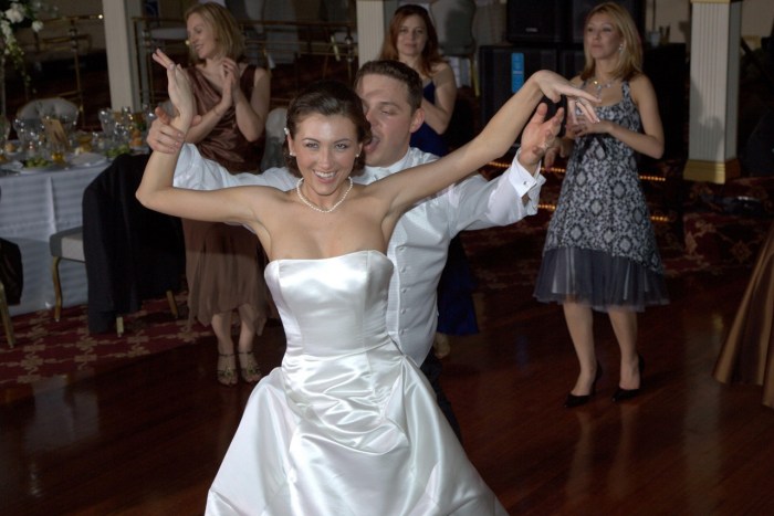 A boobs fell down at a wedding