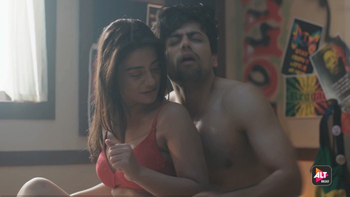Poyanka Chopra Kuantiko Kiss