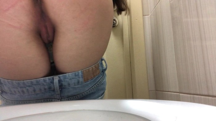 Simone Diamond Pissing