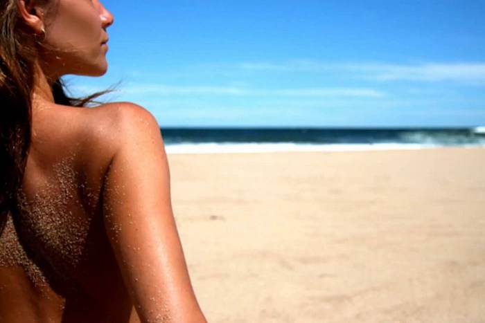 Girl on the beach Zar