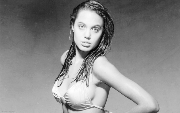 Angelina Jolie 2005 on the cover