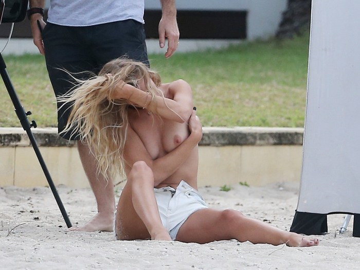 Rosie Huntington Toples