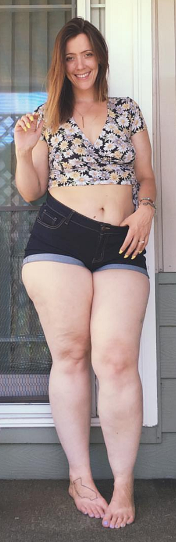 Naked pyshka in a mini skirt