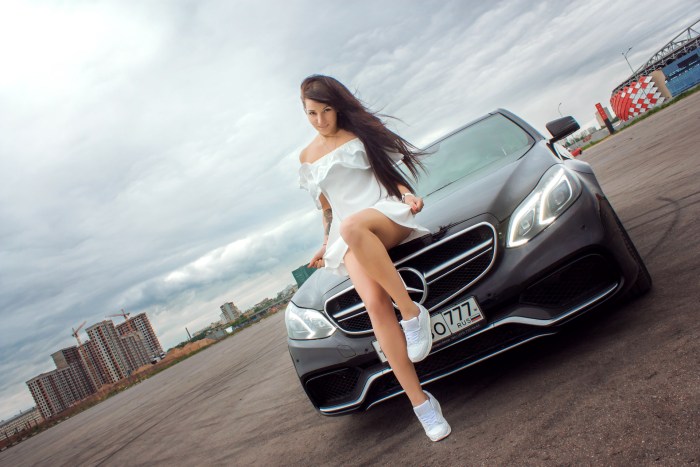 Mercedes E63 AMG with girls