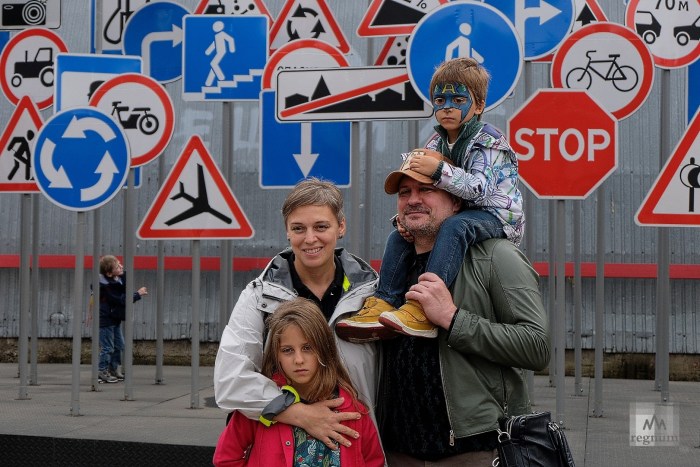 Nelly Uvarova family