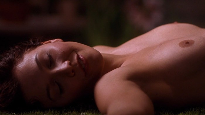 Maggie gyllenhaal in Deuces bed scene
