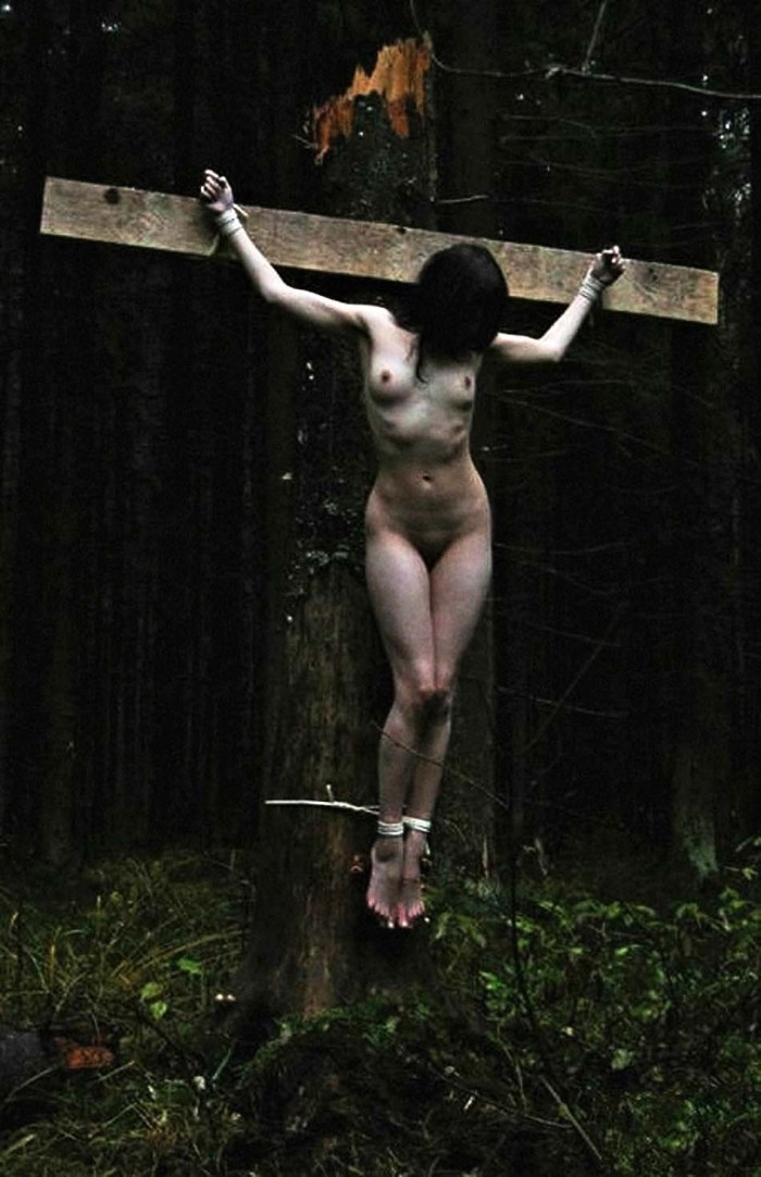 3D BDSM Crucifixions of Girls