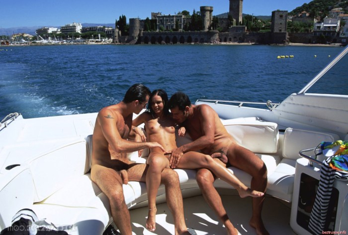 Amateur fuck on a yacht