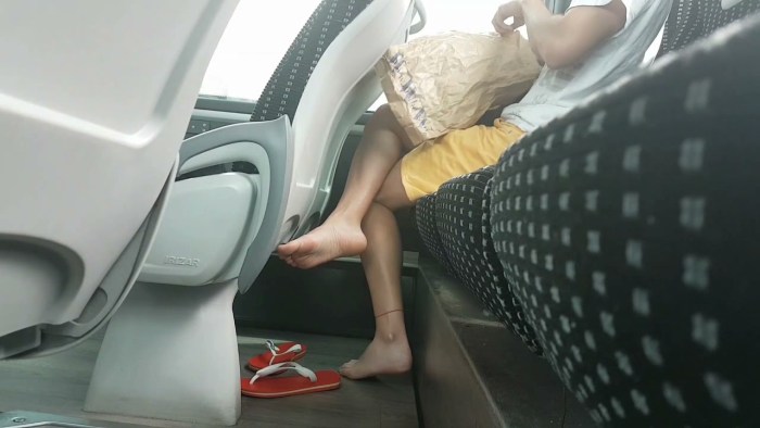 Mom Takes Off Her Panties in Front of Her Son 3D