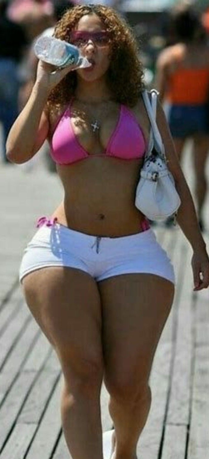 American Reba with Wide Hips 40 - 45 Pics - and girlfriend photo