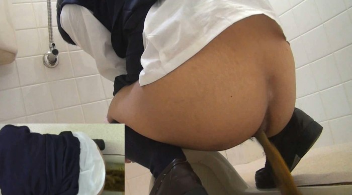 Girl Has Diarrhea on Public Toilet Seatthivsid